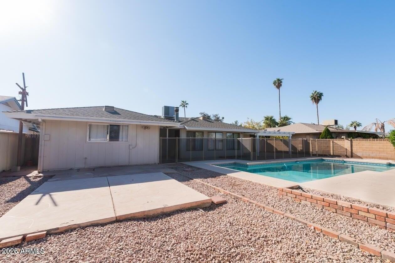 320 E Ellis Dr - Photo 5 of 9