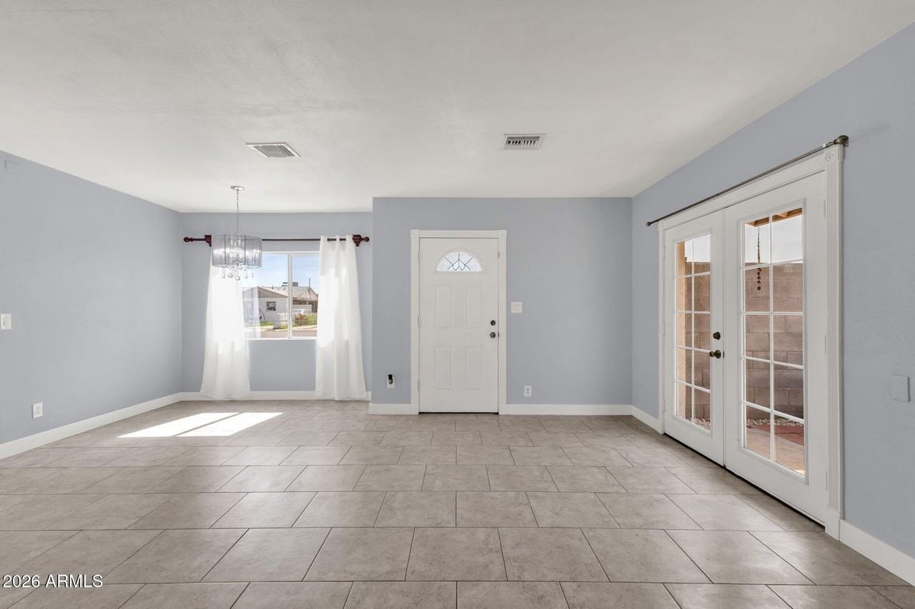 3428 W Willetta St - Photo 3 of 27