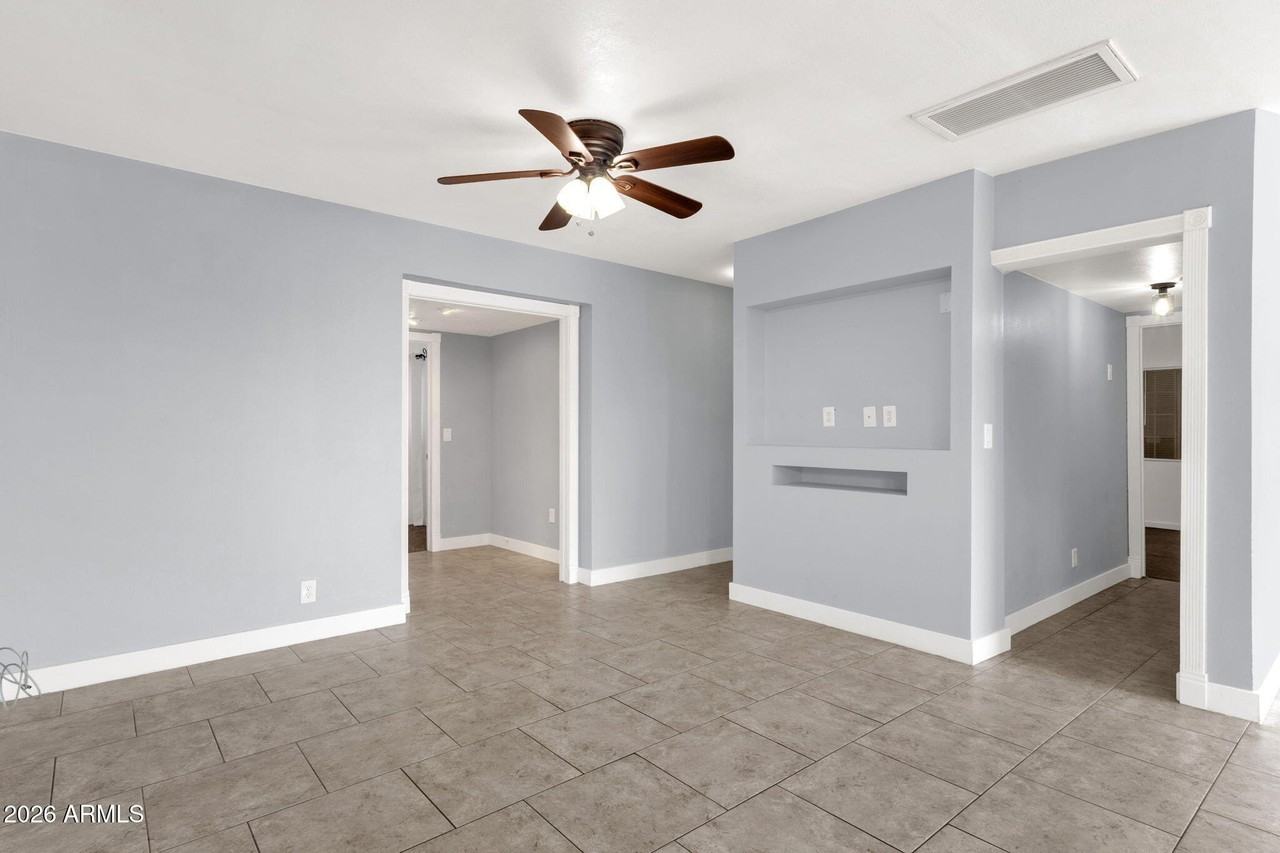 3428 W Willetta St - Photo 7 of 27