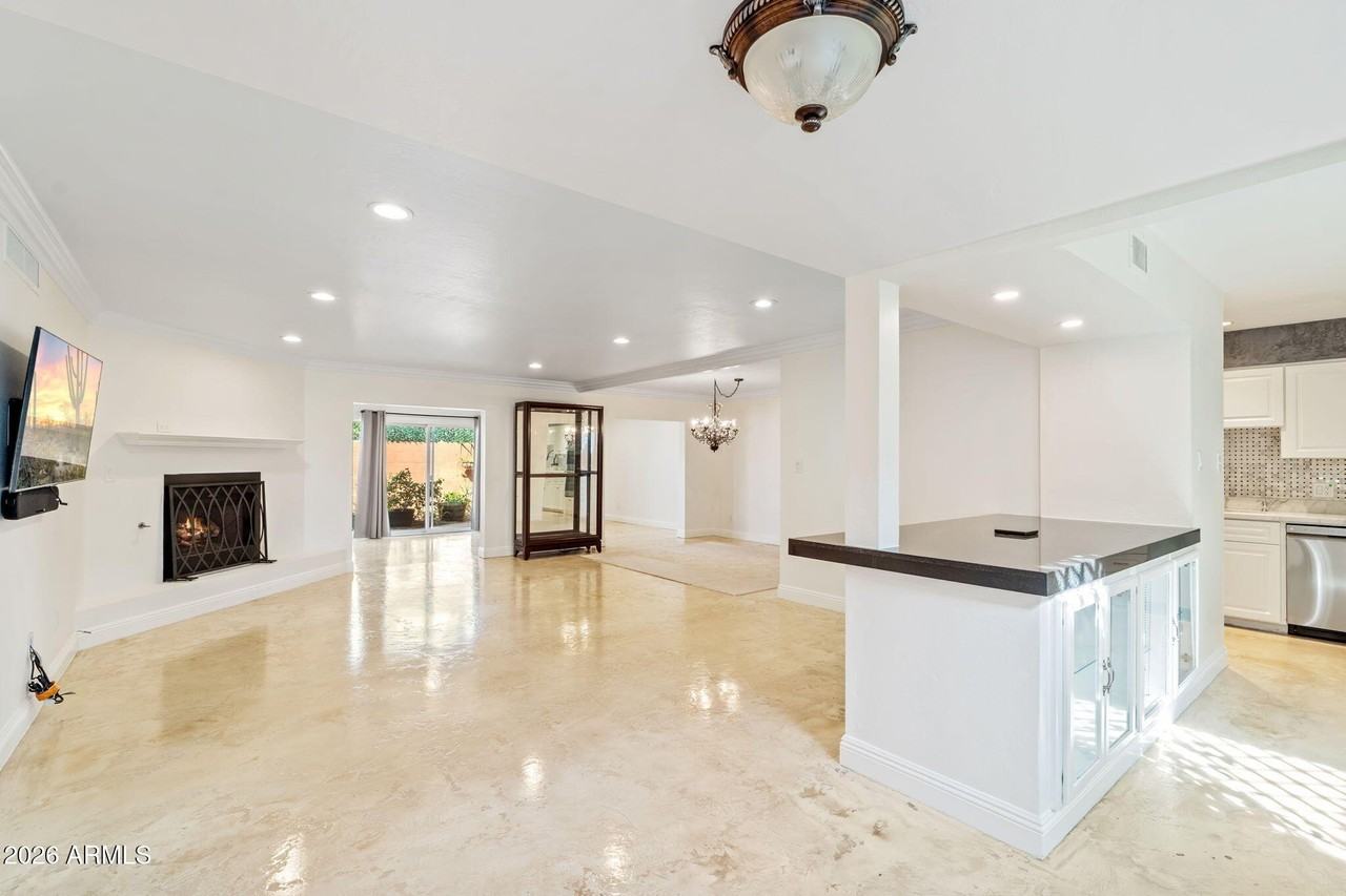 2614 E Osborn Rd - Photo 4 of 32