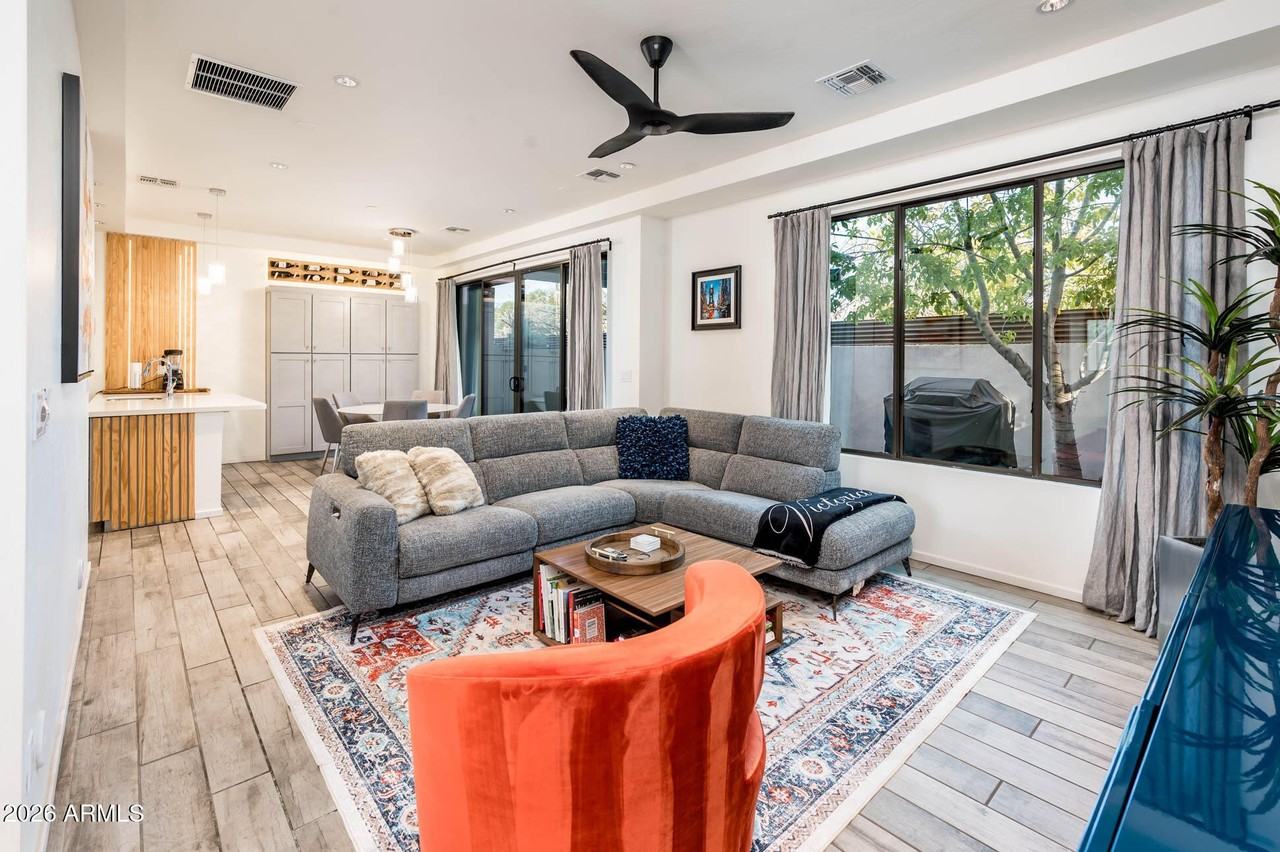 4416 N 27th Way - Photo 6 of 46