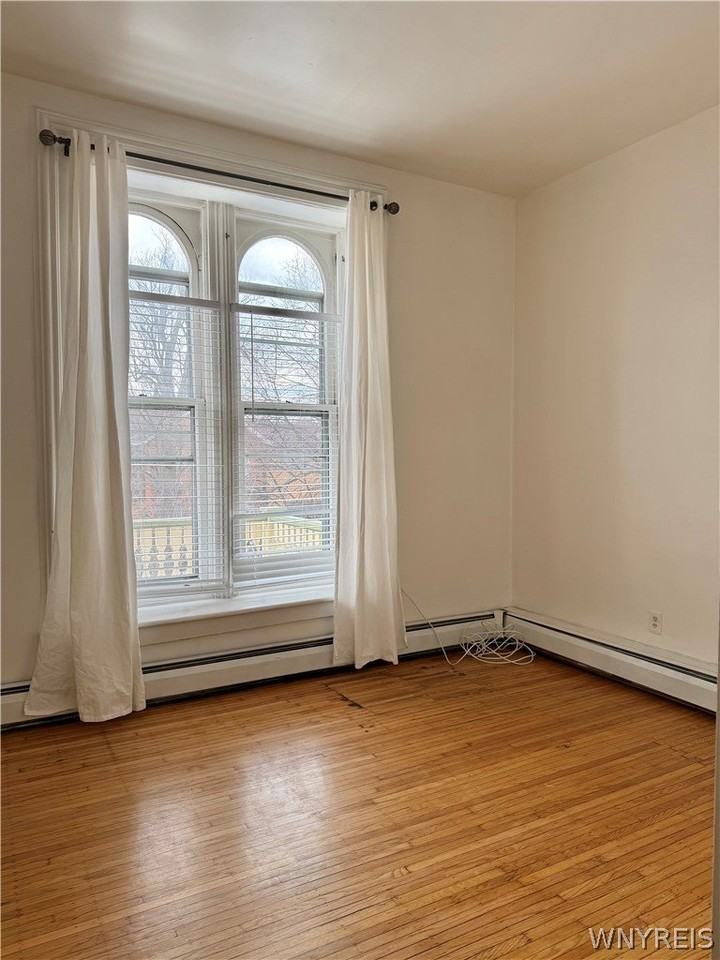 455 Franklin St Apt 6 - Photo 3 of 9