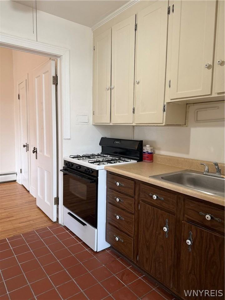 455 Franklin St Apt 6 - Photo 4 of 9