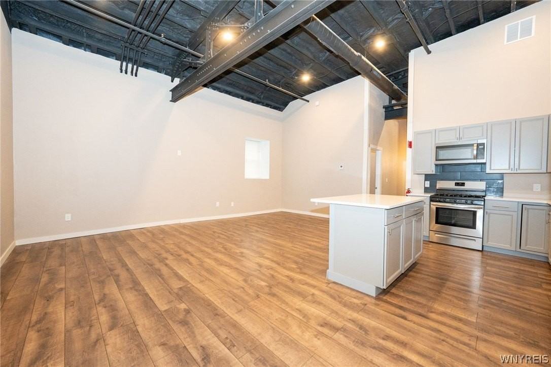 2335 Main St - Photo 3 of 25