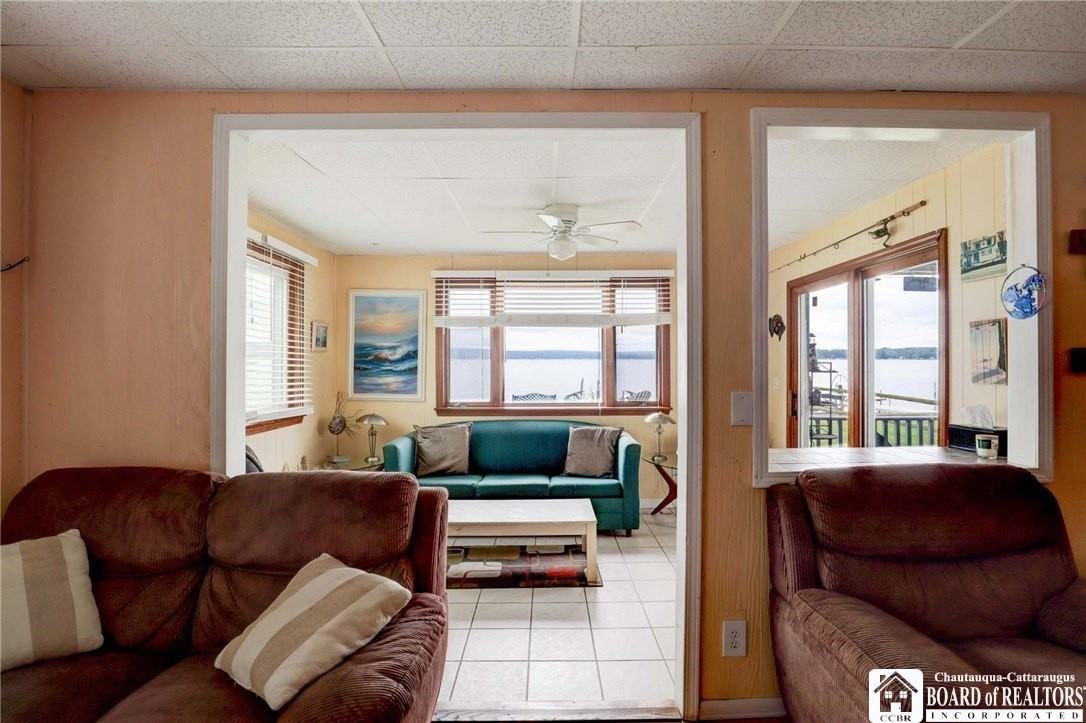 2372 Lakeside Dr - Photo 4 of 49