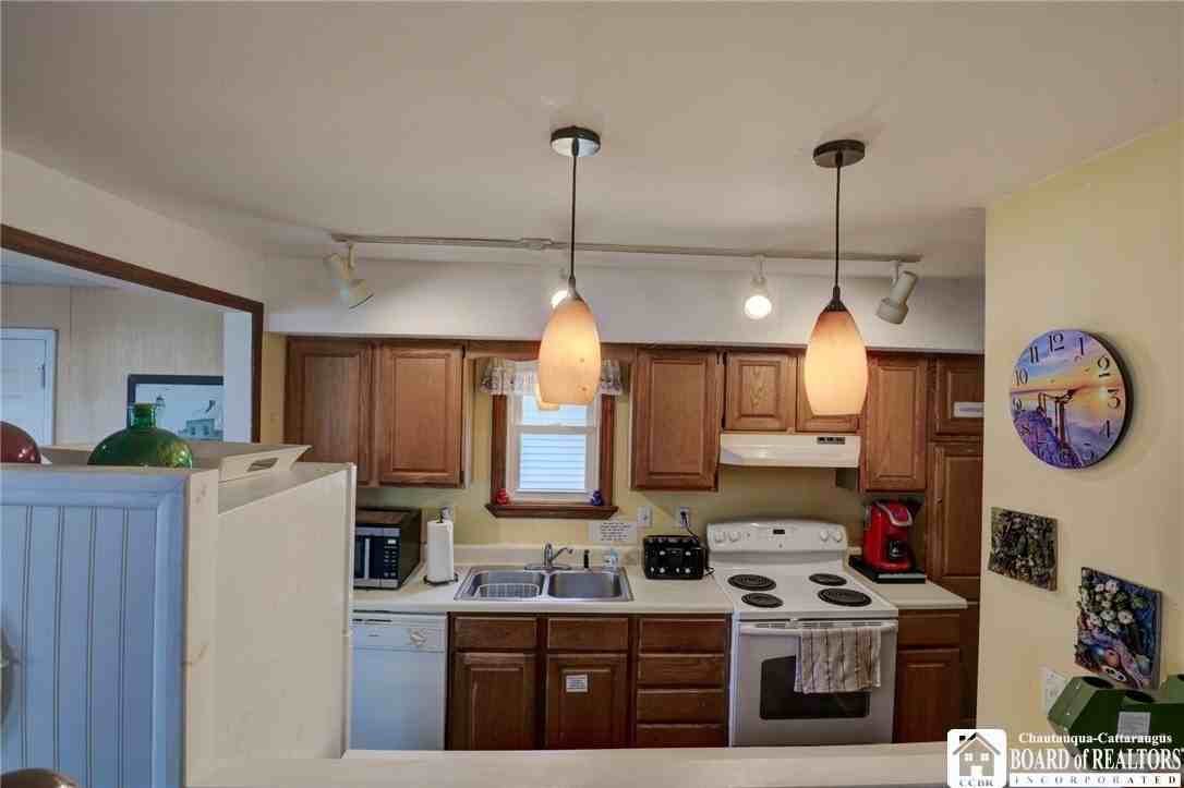 2372 Lakeside Dr - Photo 7 of 49