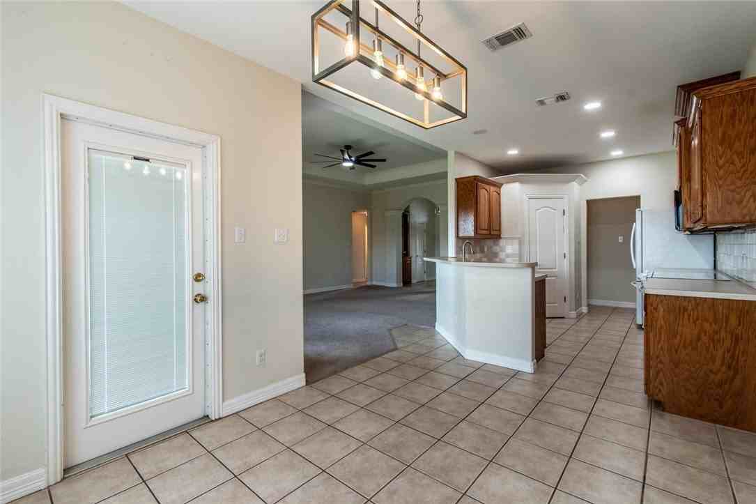 3226 Bordeaux Dr - Photo 7 of 33