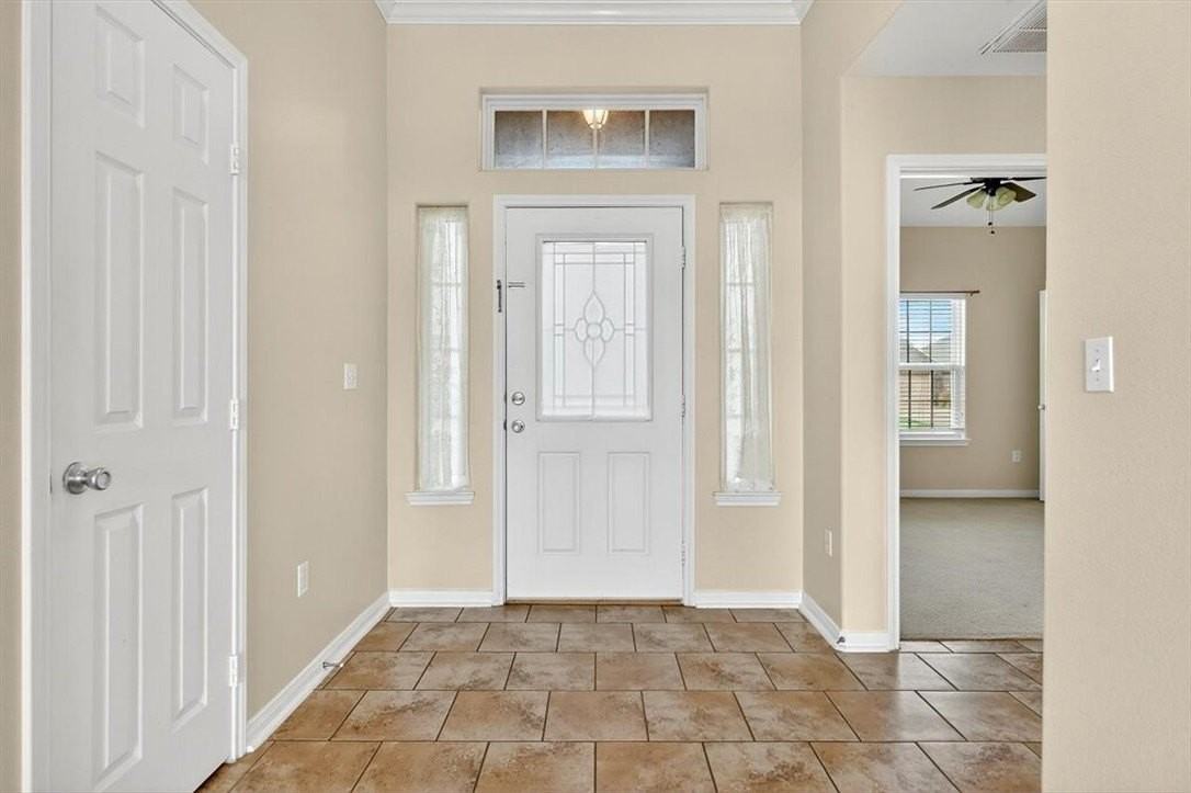 6018 Tapestry Dr - Photo 3 of 37