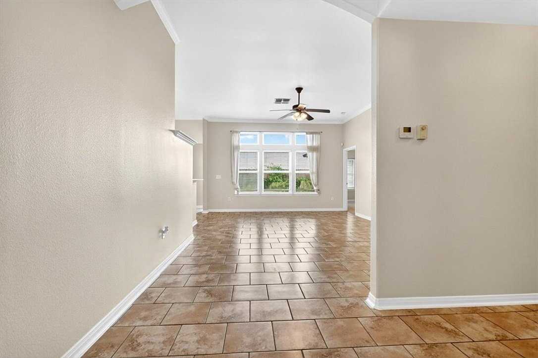 6018 Tapestry Dr - Photo 4 of 37