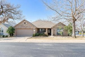 featured image of 201 Bending Oaks Trl