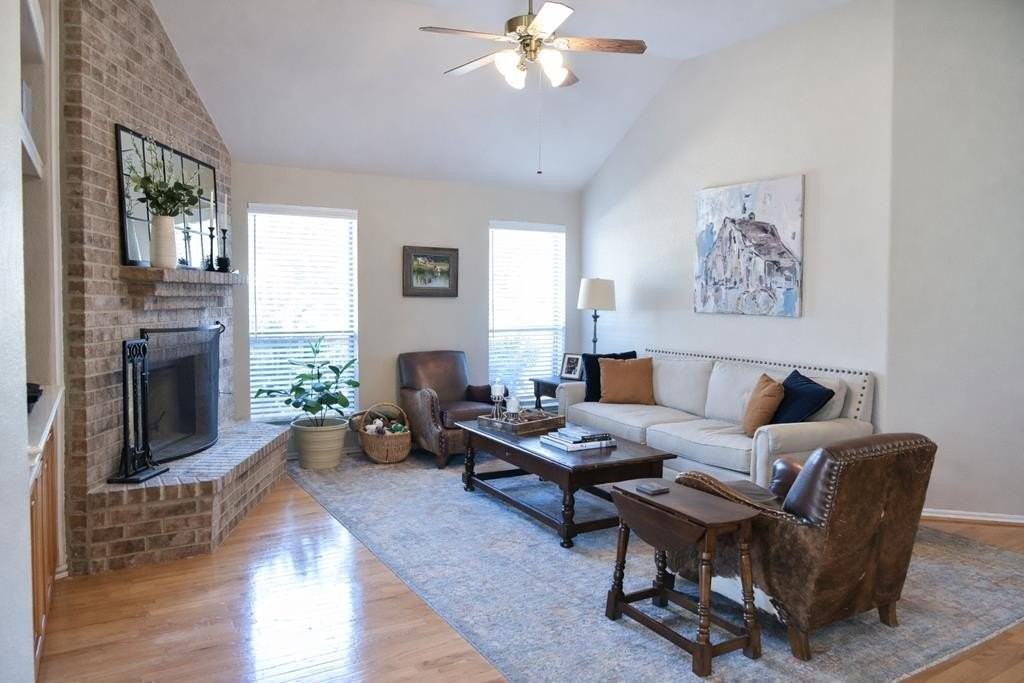 201 Bending Oaks Trl - Photo 2 of 29