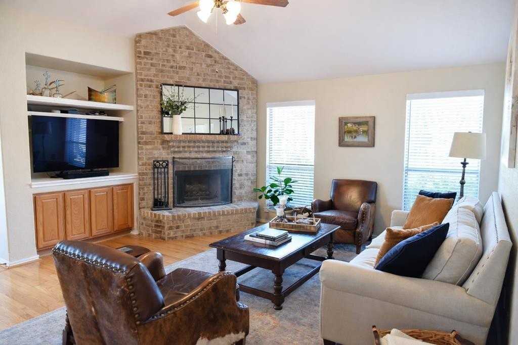 201 Bending Oaks Trl - Photo 6 of 29