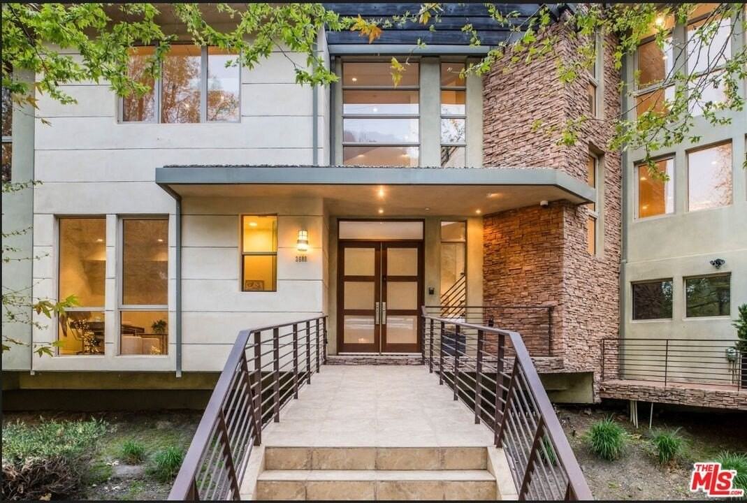 3685 Mandeville Canyon Rd - Photo 3 of 24