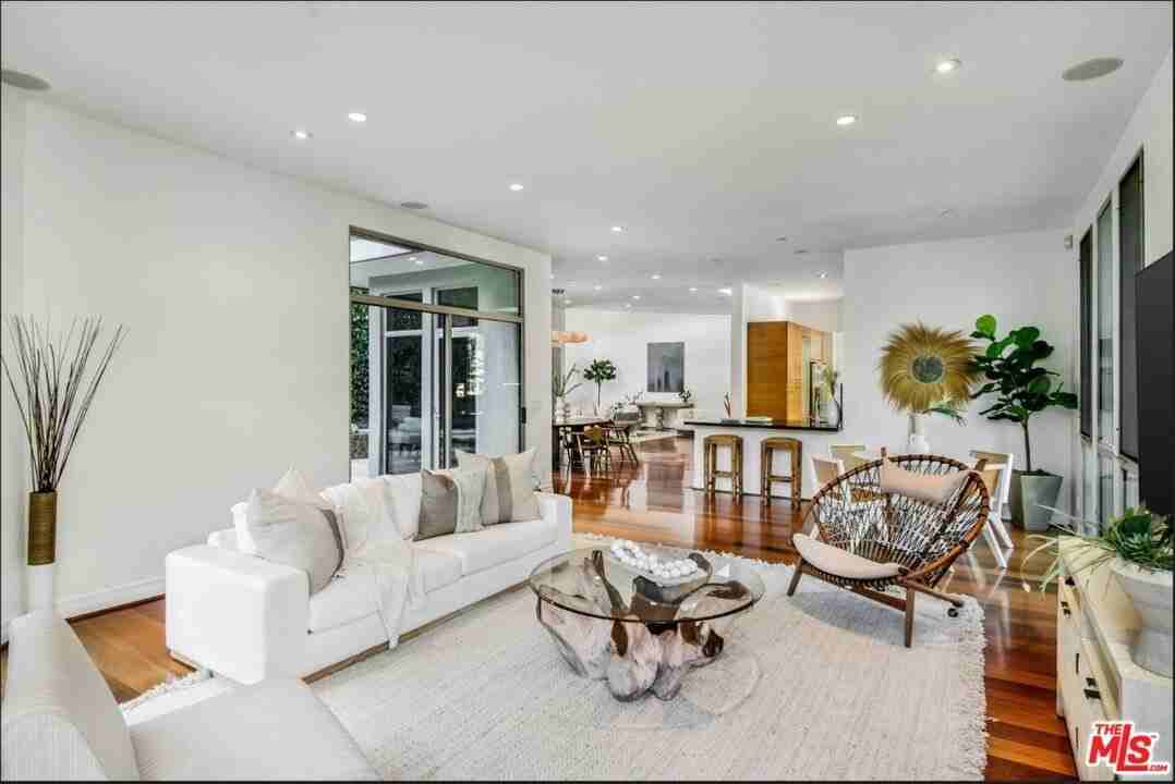 3685 Mandeville Canyon Rd - Photo 7 of 24