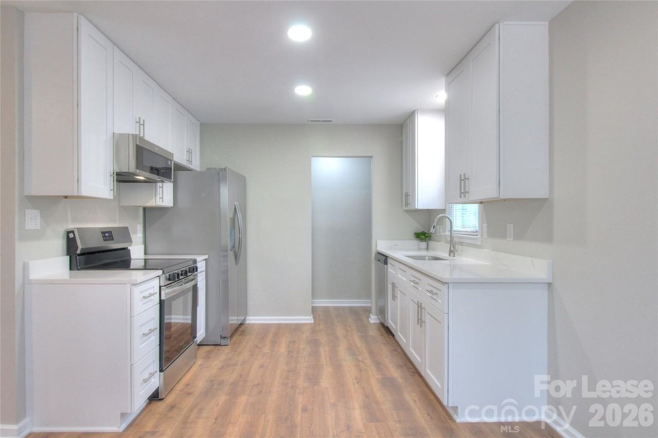 700 Sharon Dr - Photo 3 of 23