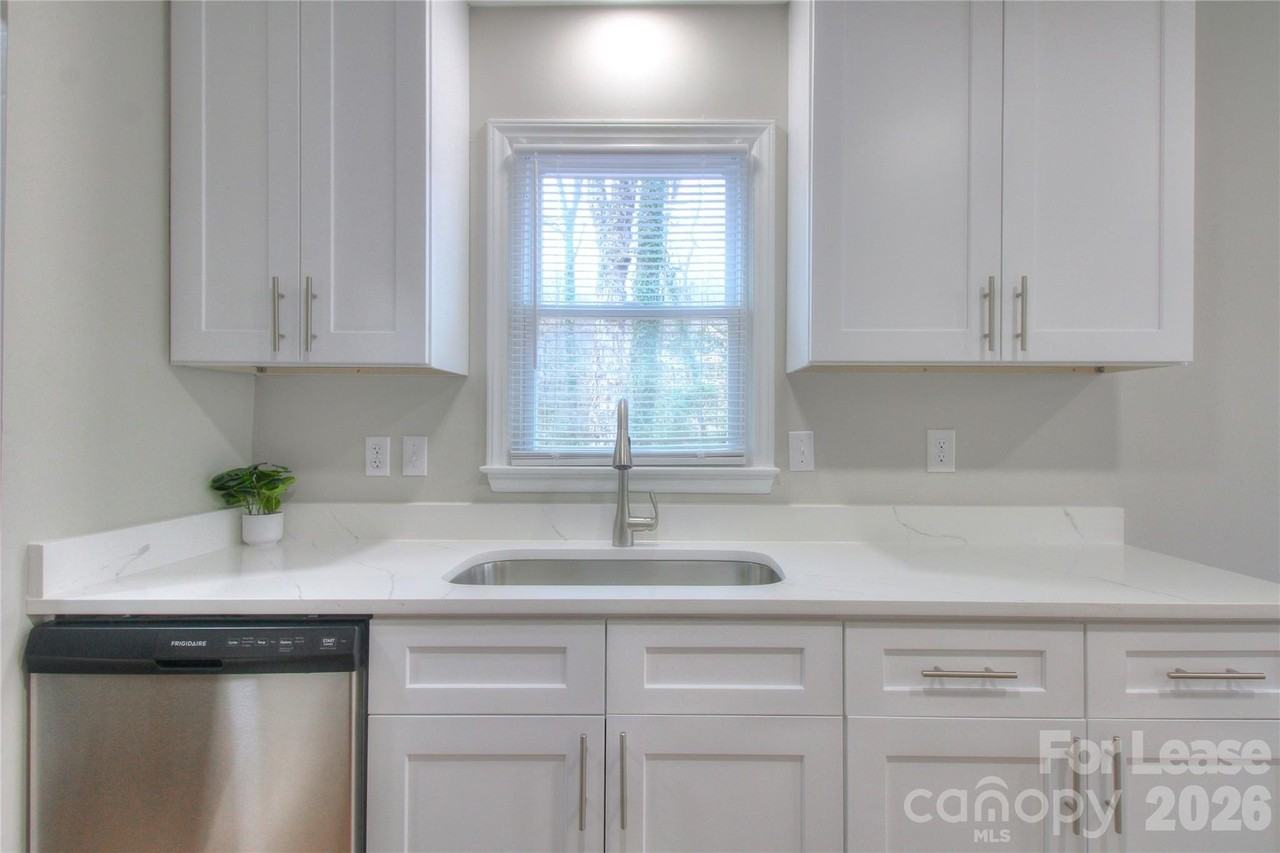 700 Sharon Dr - Photo 4 of 23