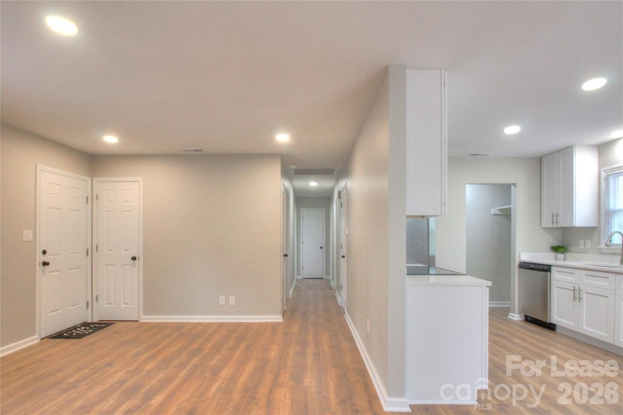 700 Sharon Dr - Photo 5 of 23