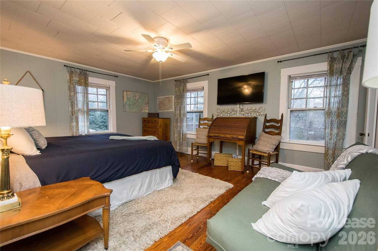 109 Pearson Drive unit: Upstairs - Photo 3 of 14