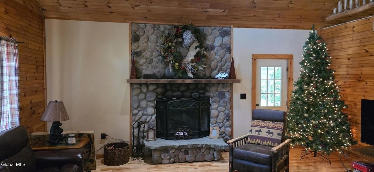 9 Hemlock Dr - Photo 4 of 22