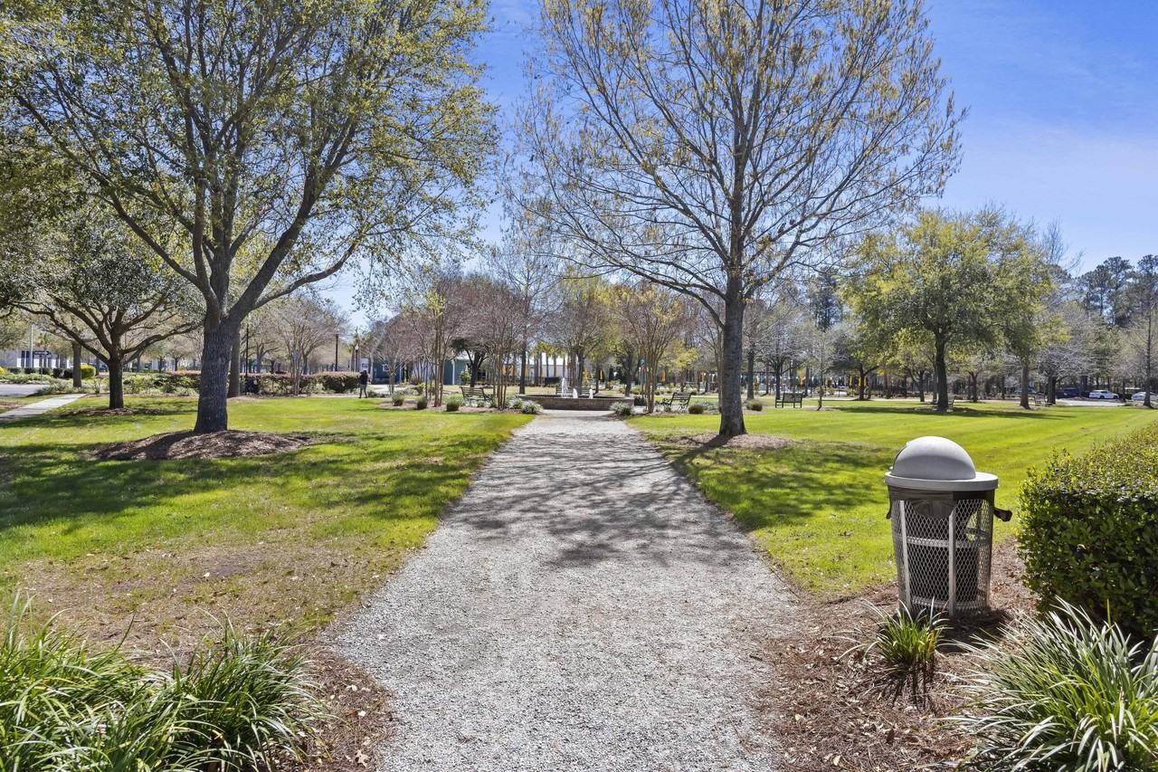 108 Ingleside Dr - Photo 5 of 44