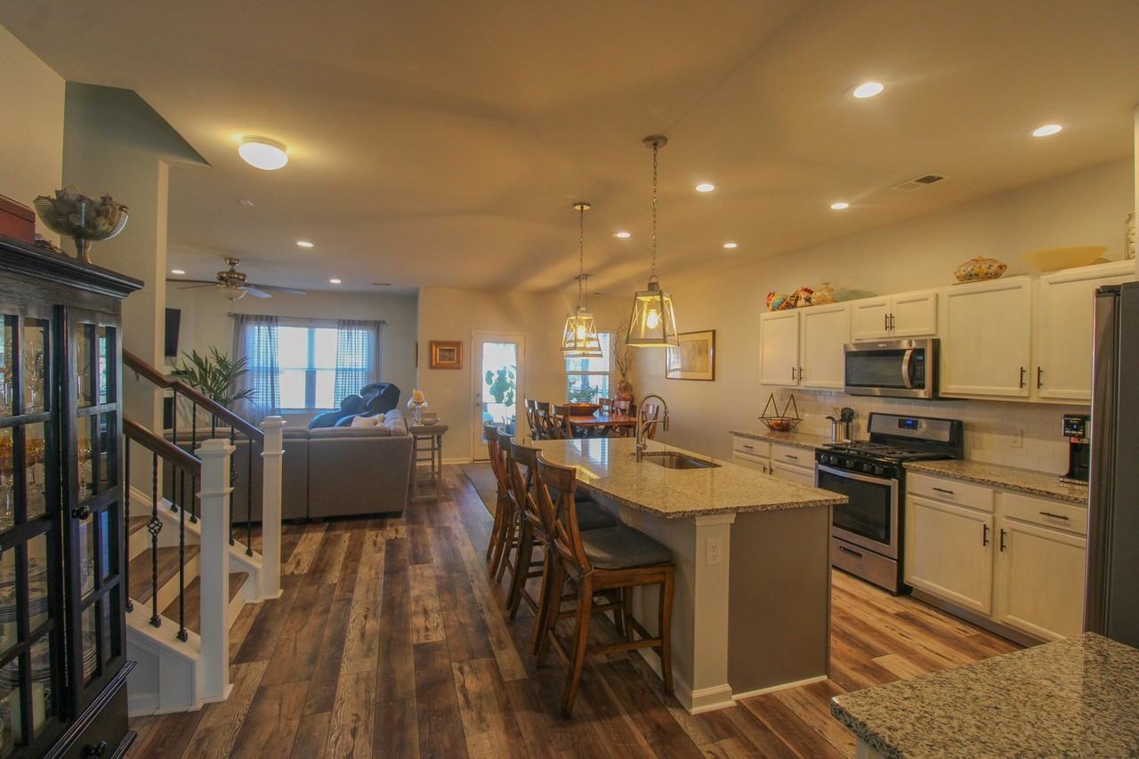 1929 Zonny Moss Dr - Photo 4 of 34