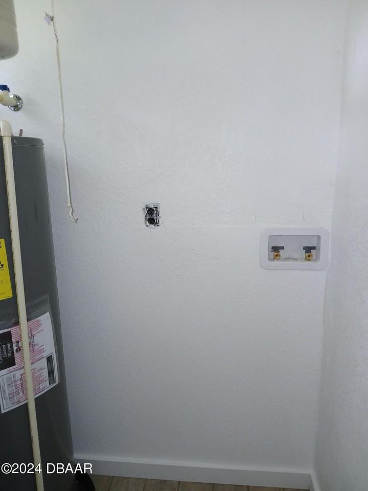 232 S Summit St - Photo 6 of 12