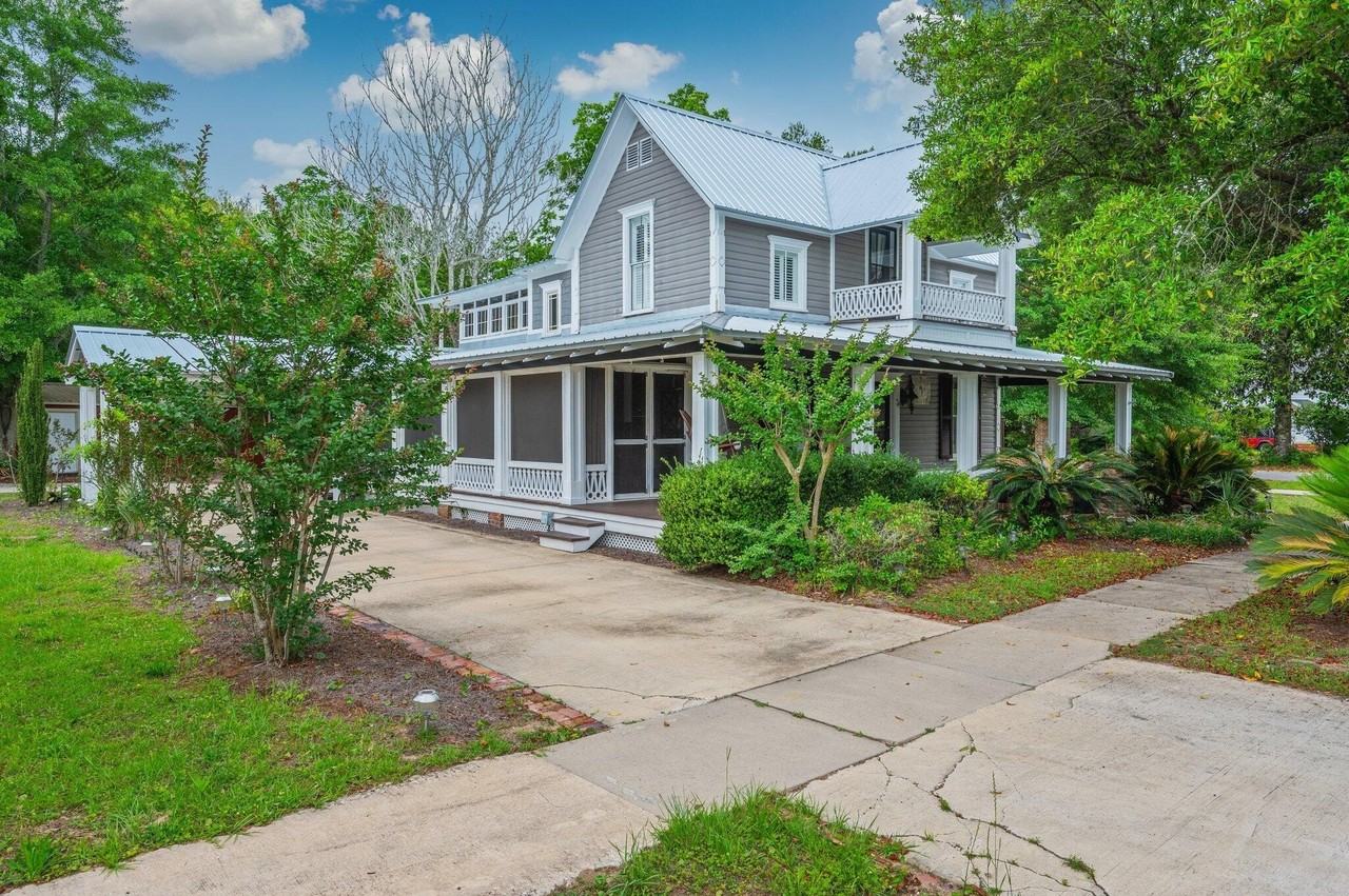 54 Plateau Ave - Photo 3 of 50