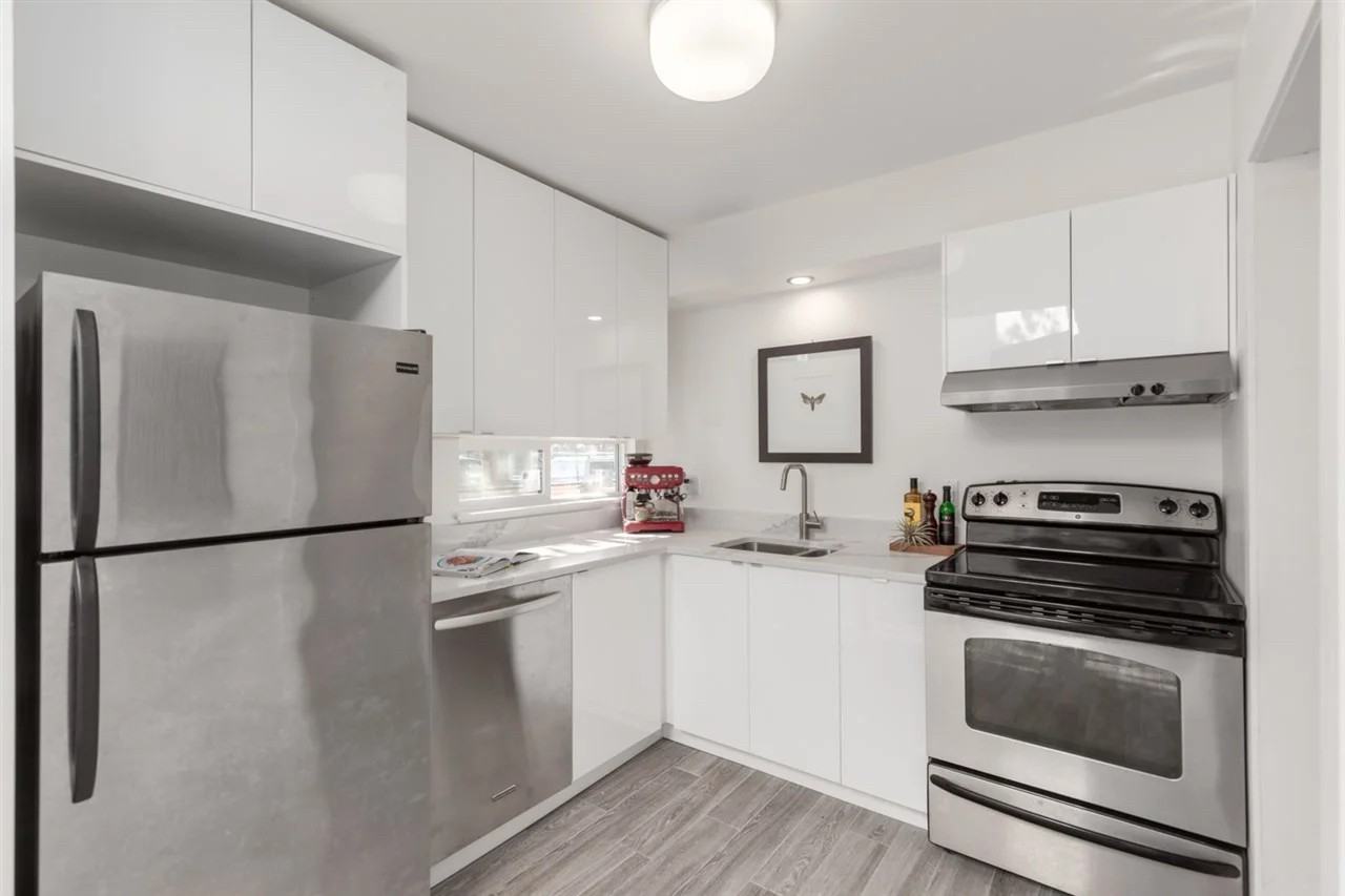 488 Jackson Ave - Photo 4 of 15