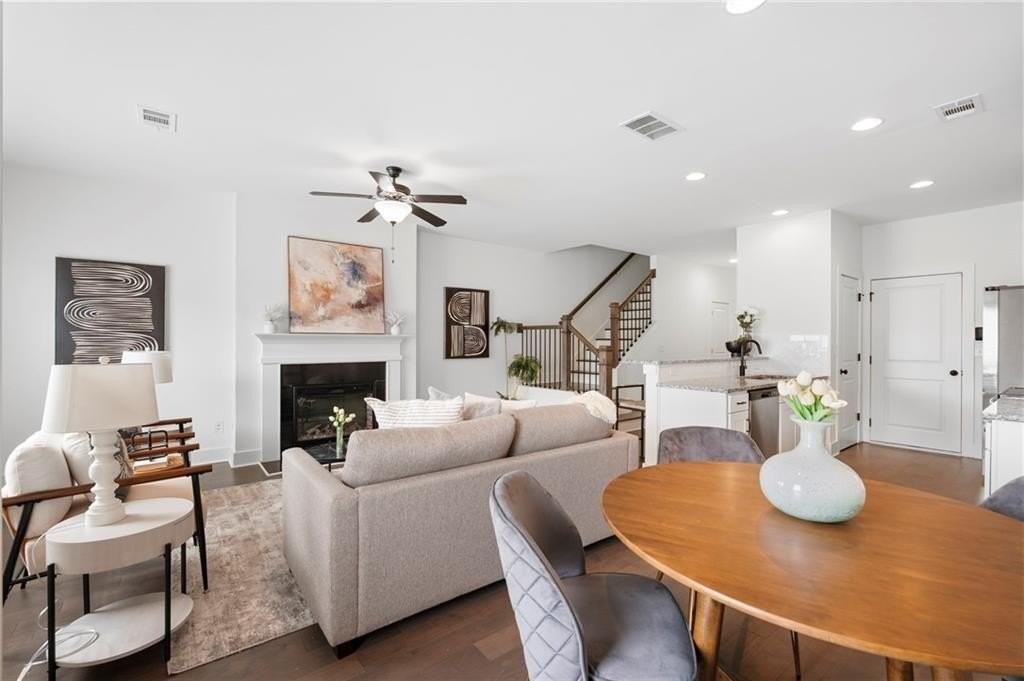 5873 Greystone Dr - Photo 6 of 29