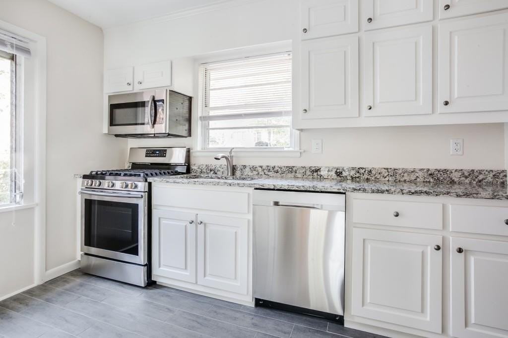 1655 Ridgewood Dr Ne - Photo 4 of 23