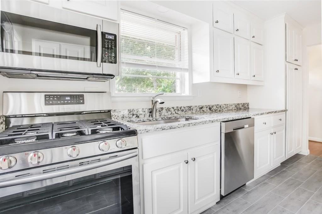 1655 Ridgewood Dr Ne - Photo 5 of 23