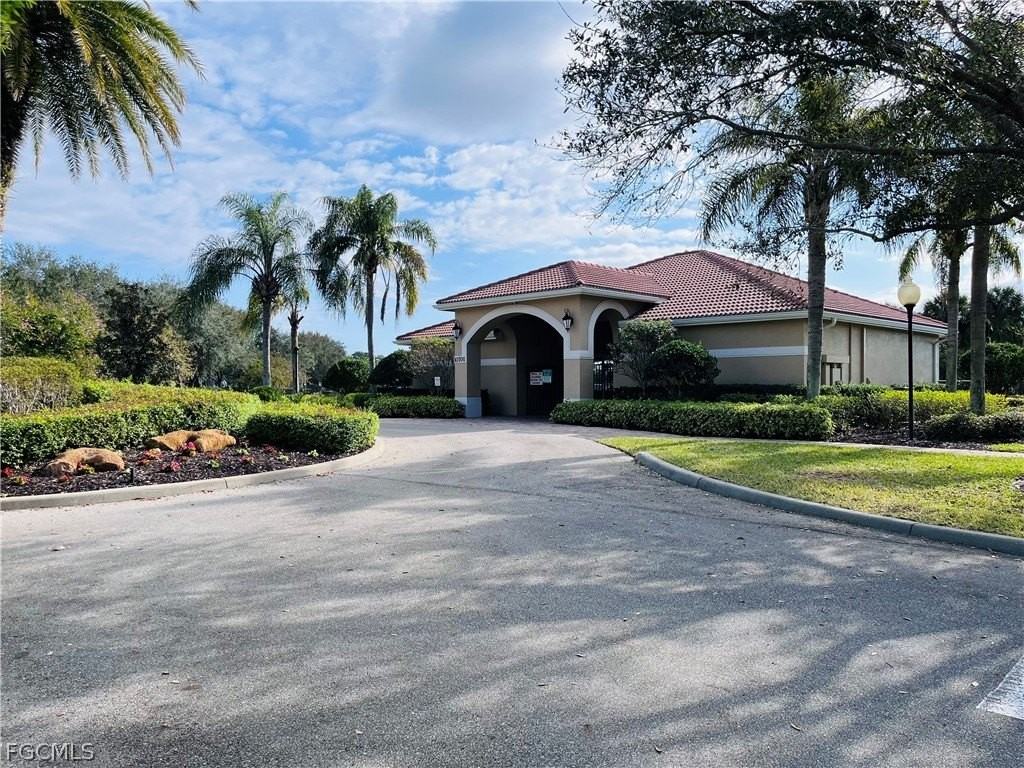 10601 Crossback Ln - Photo 3 of 44