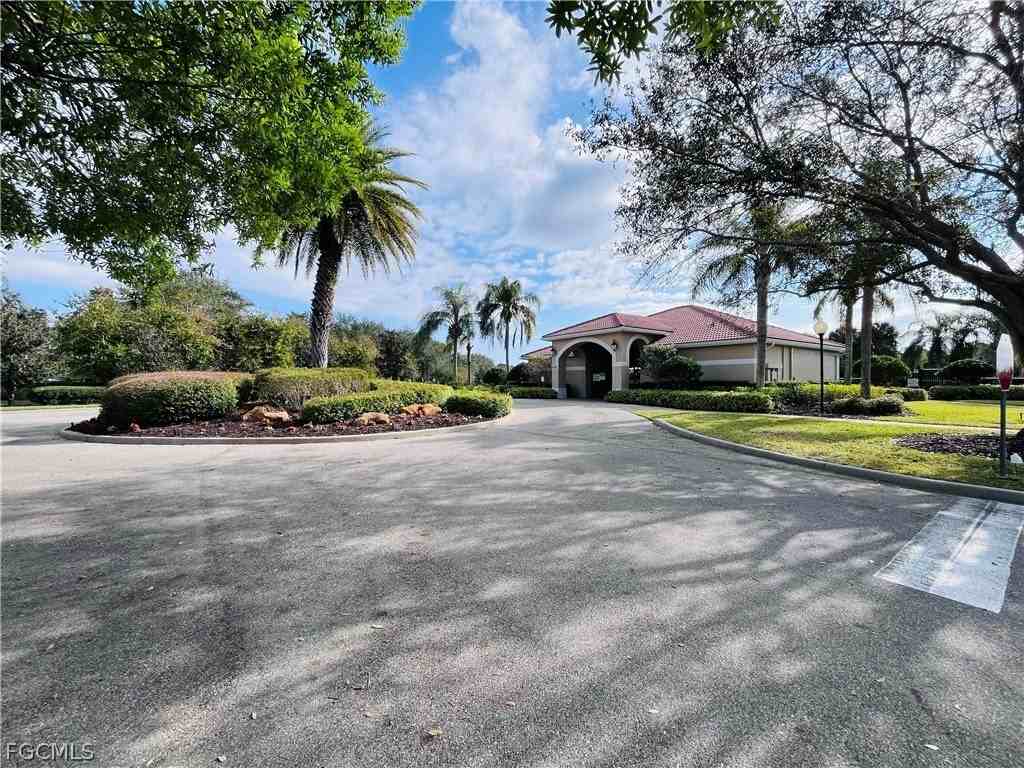 10601 Crossback Ln - Photo 4 of 44