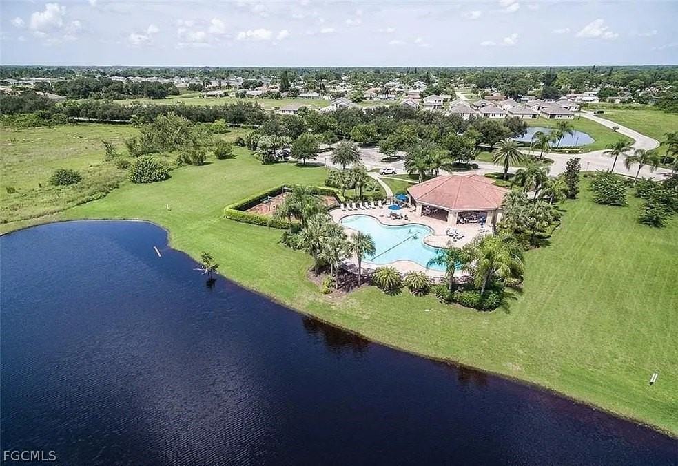 10601 Crossback Ln - Photo 6 of 44