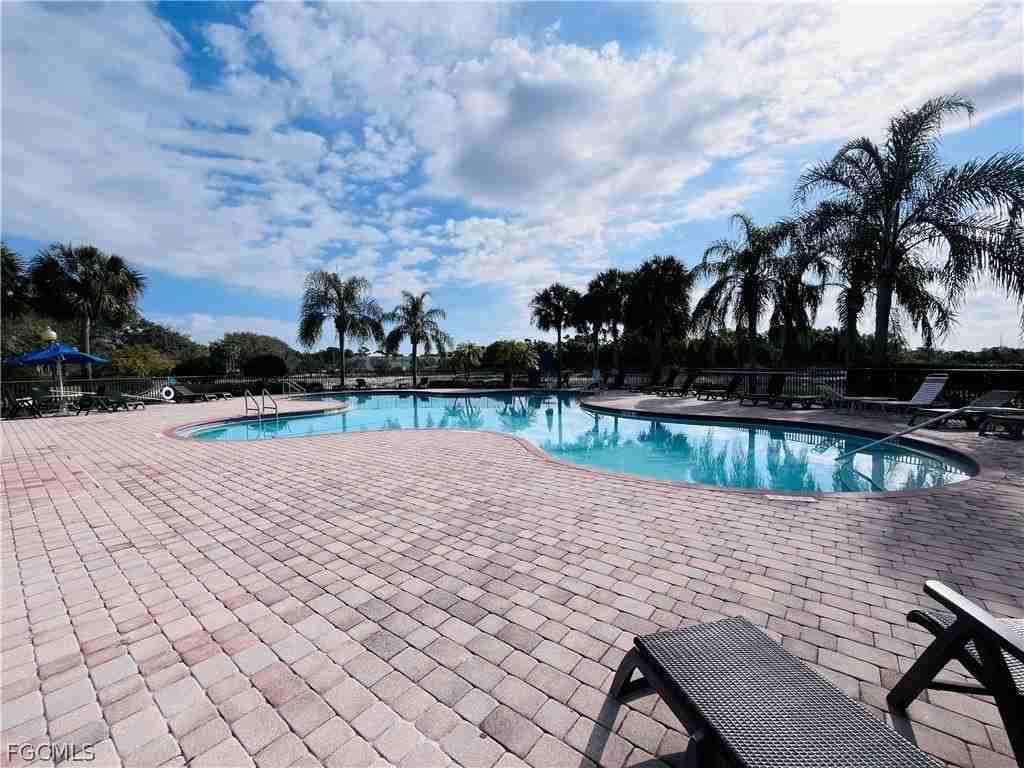 10601 Crossback Ln - Photo 7 of 44