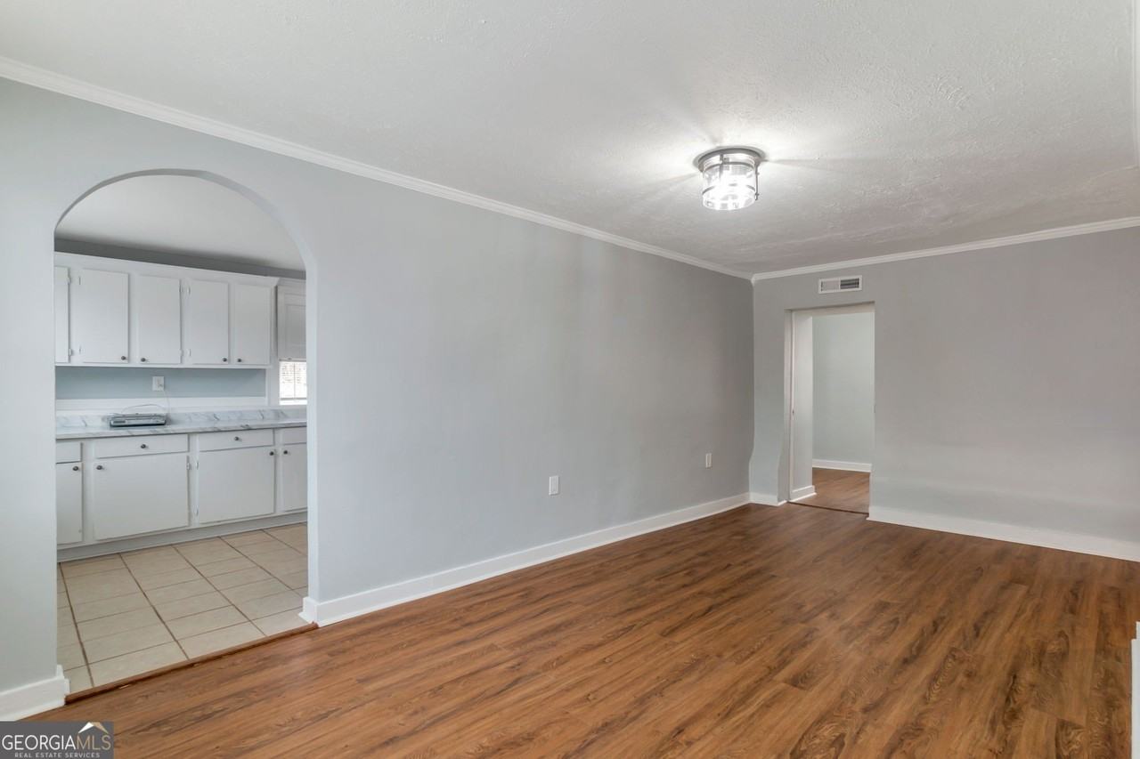 2545 White Oak Dr - Photo 4 of 16