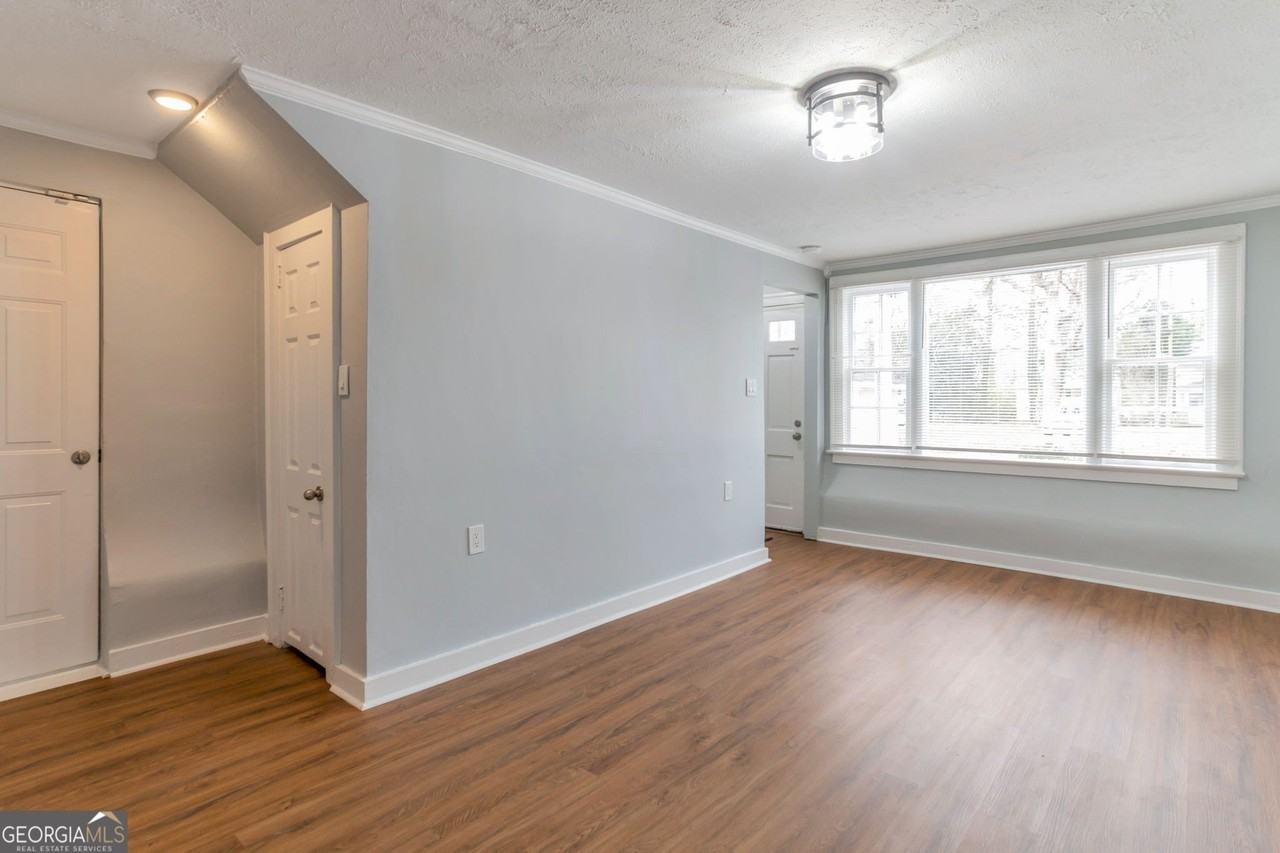 2545 White Oak Dr - Photo 5 of 16