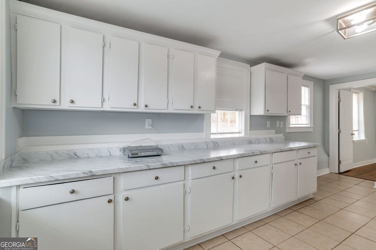 2545 White Oak Dr - Photo 6 of 16