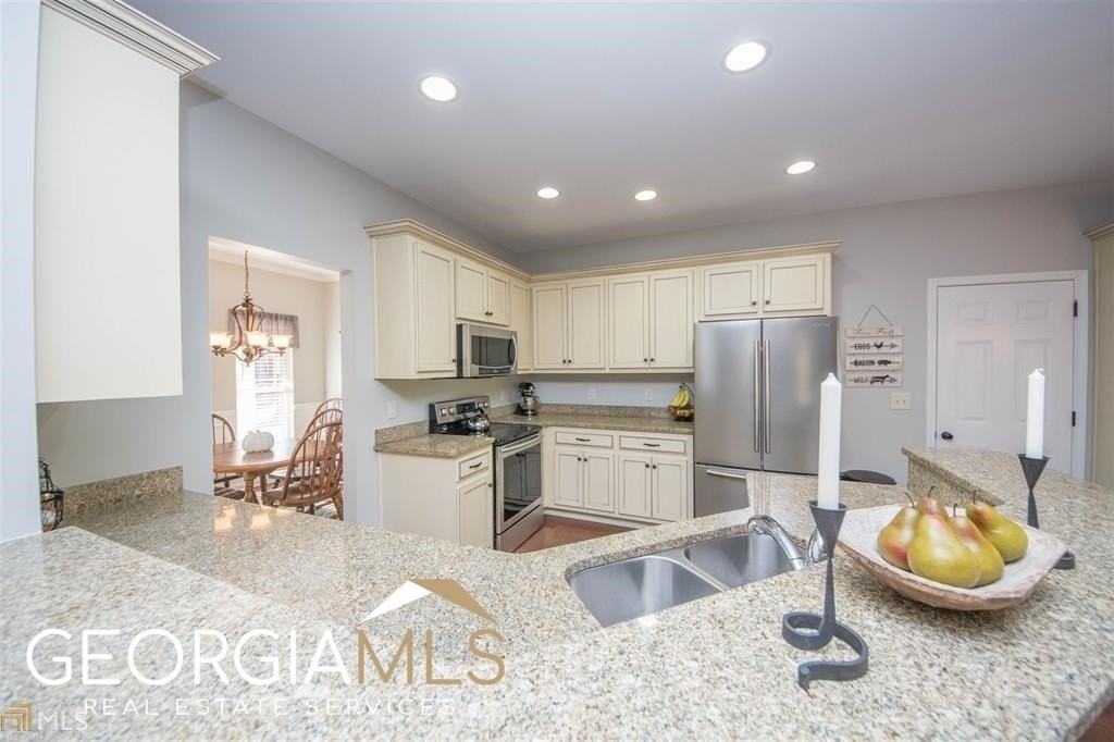 34 Camden Cir - Photo 4 of 24