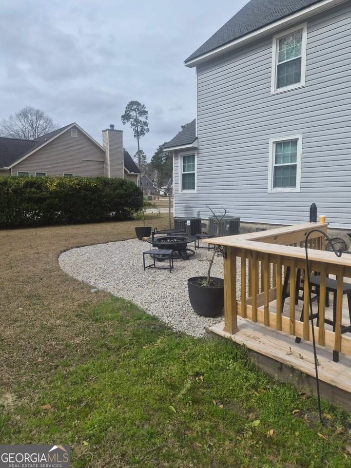 320 Rogers Rd - Photo 2 of 18