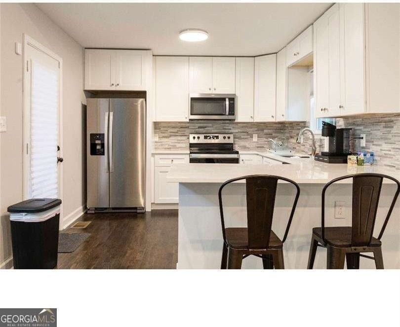 2032 North Ave Nw - Photo 3 of 14