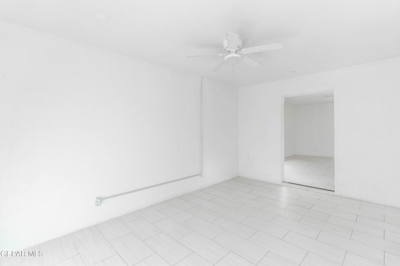 916 S Tays St Apt 4 - Photo 4 of 33