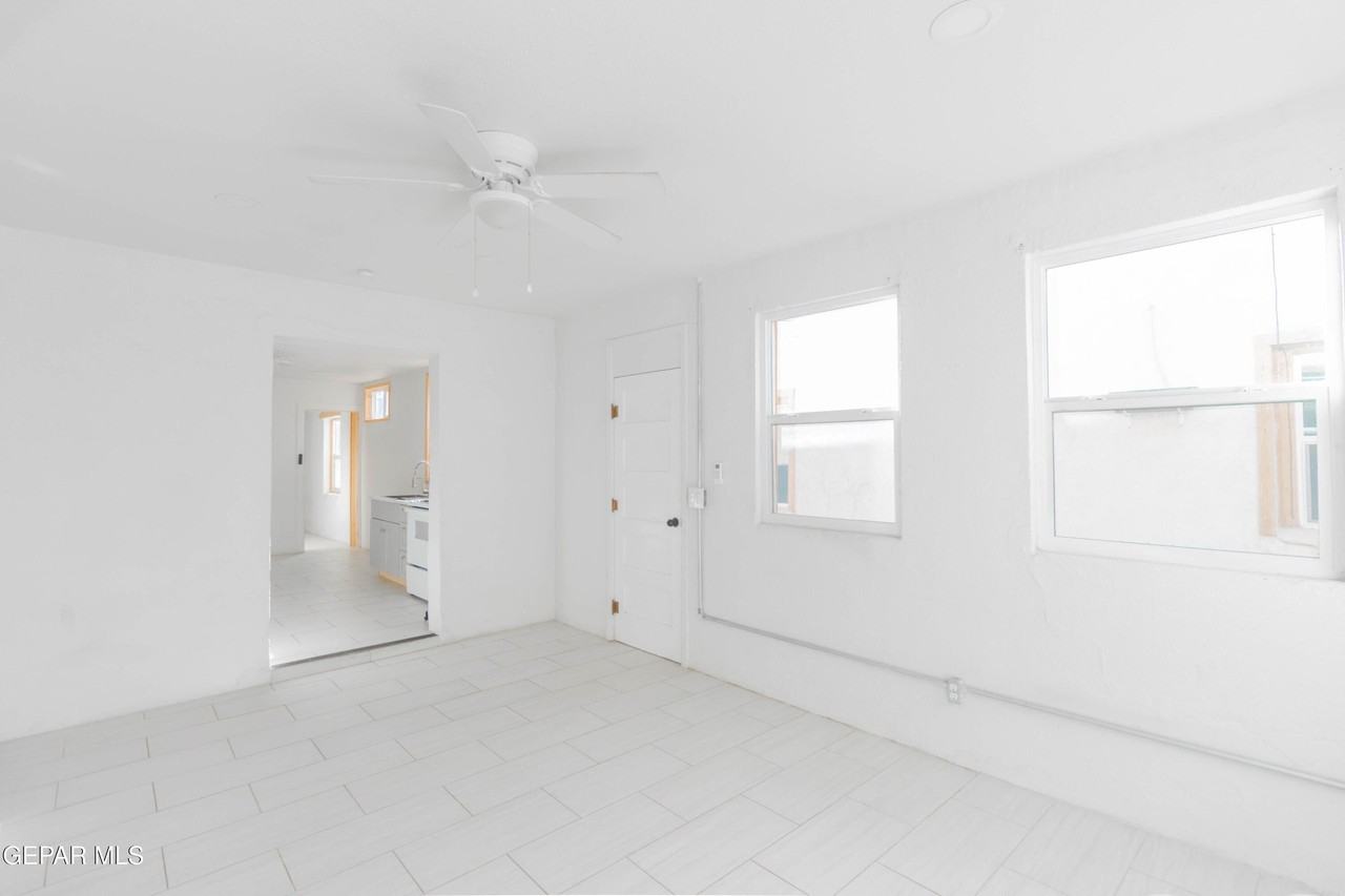 916 S Tays St Apt 4 - Photo 7 of 33