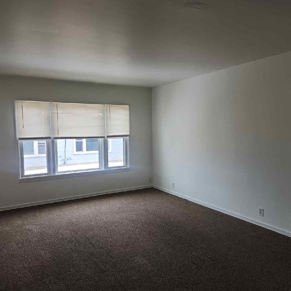 411 - 413 N 5th St - 413 A #413A - Photo 3 of 8