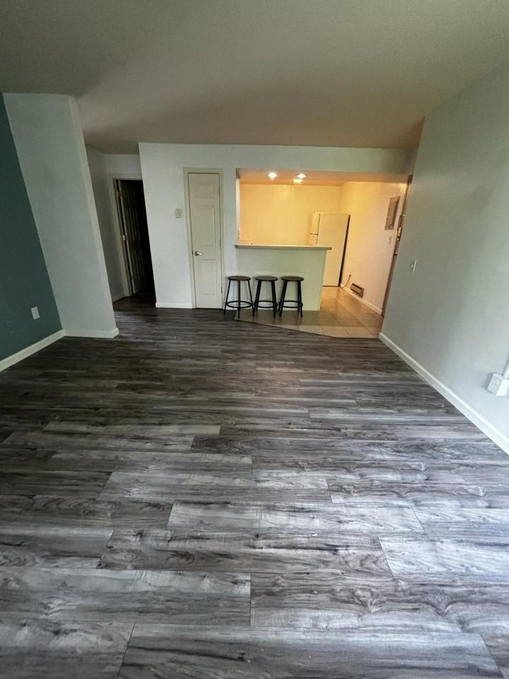 756 W Kilgore Rd #304 - Photo 3 of 13