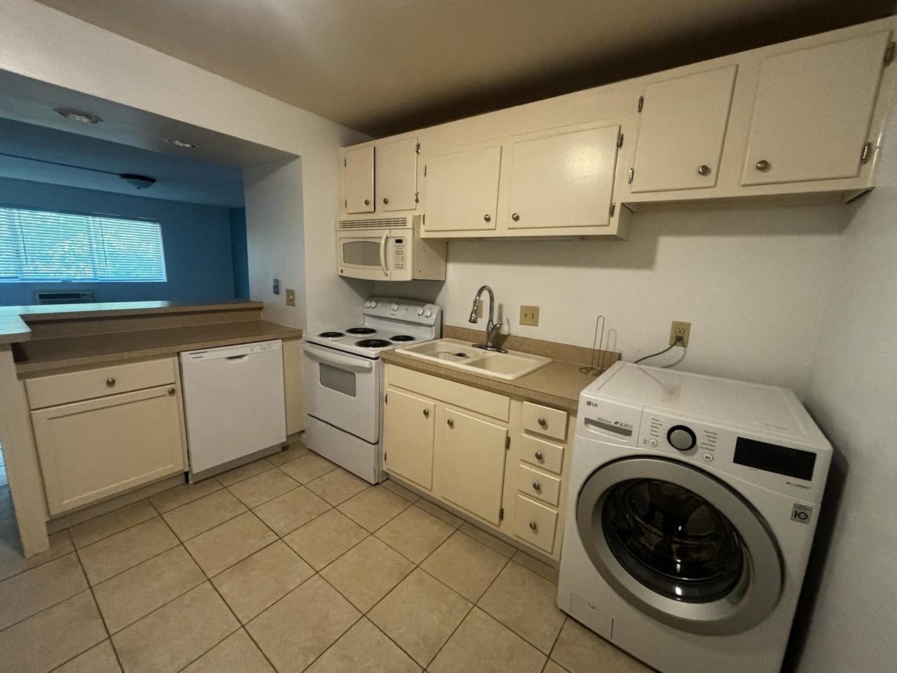 756 W Kilgore Rd #304 - Photo 5 of 13