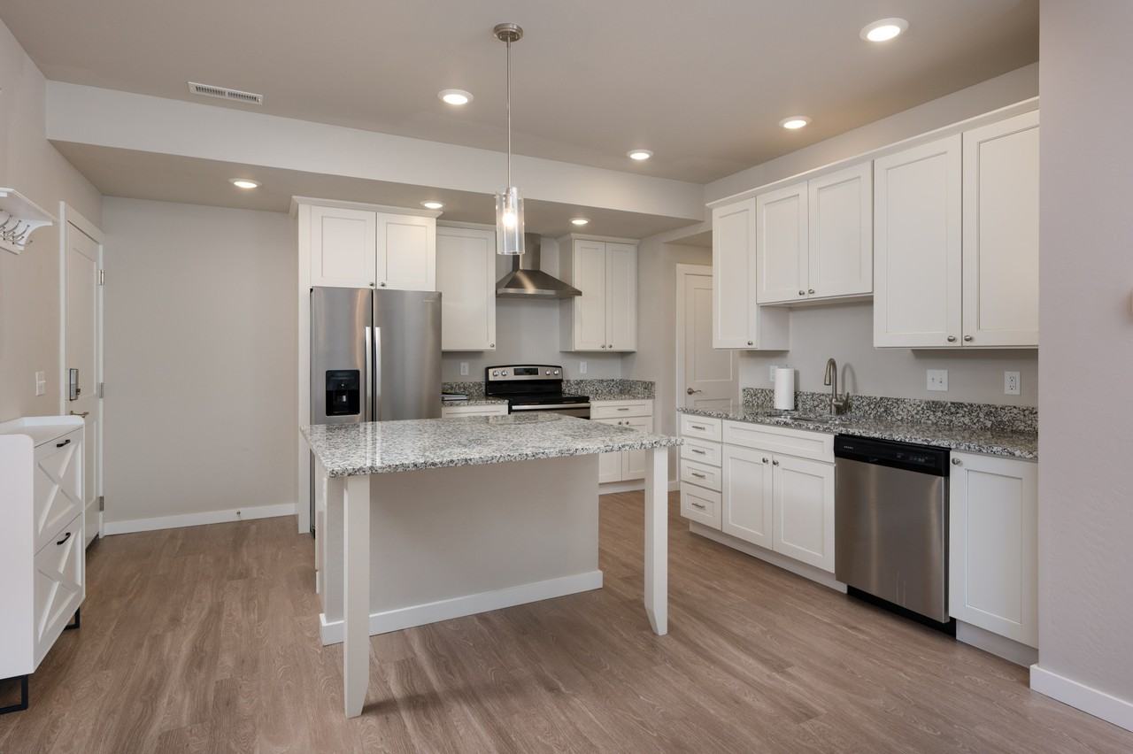 2710 Sartain St #304 - Photo 4 of 17