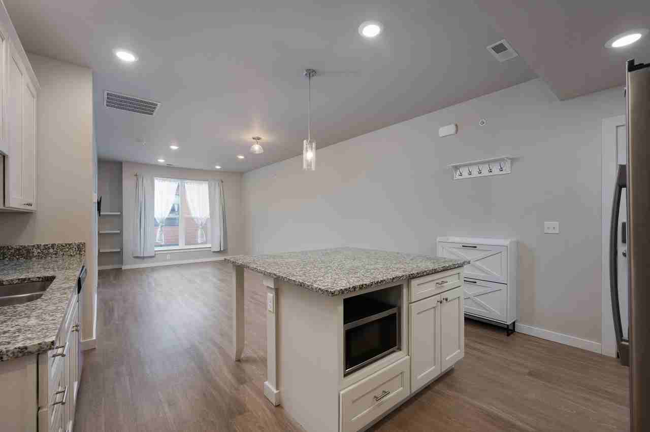 2710 Sartain St #304 - Photo 5 of 17