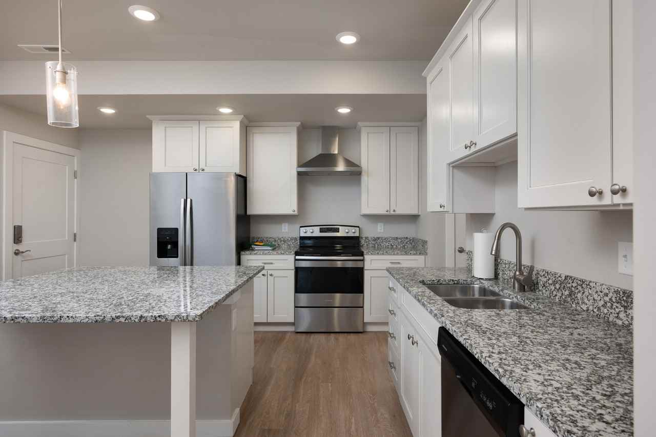 2710 Sartain St #304 - Photo 6 of 17