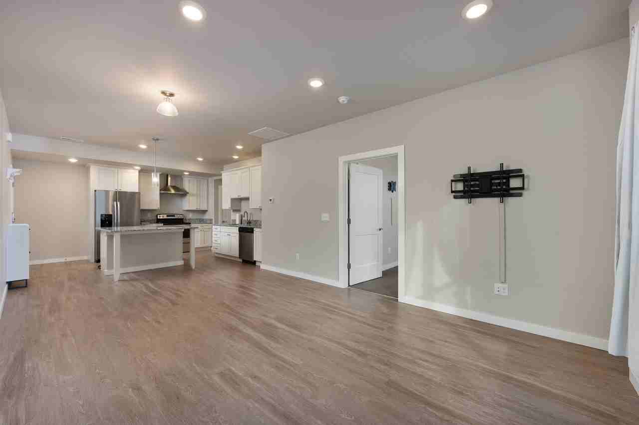 2710 Sartain St #304 - Photo 7 of 17